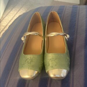 Elegant Green and Gold Women's Shoes